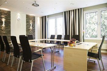 Nova Park Conference Hotel Knivsta  Bagian luar foto